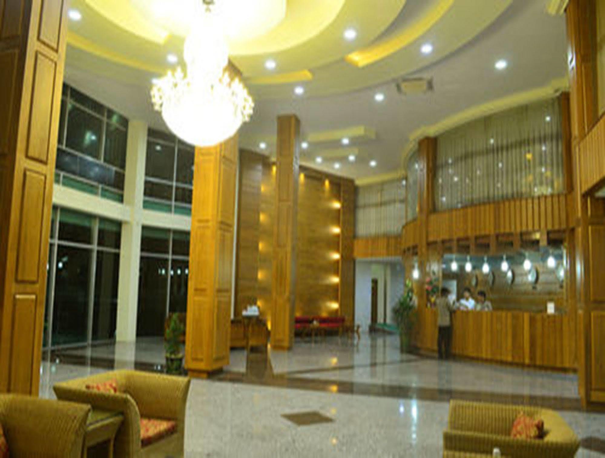 Myat Nan Yone Hotel Naypyidaw Экстерьер фото